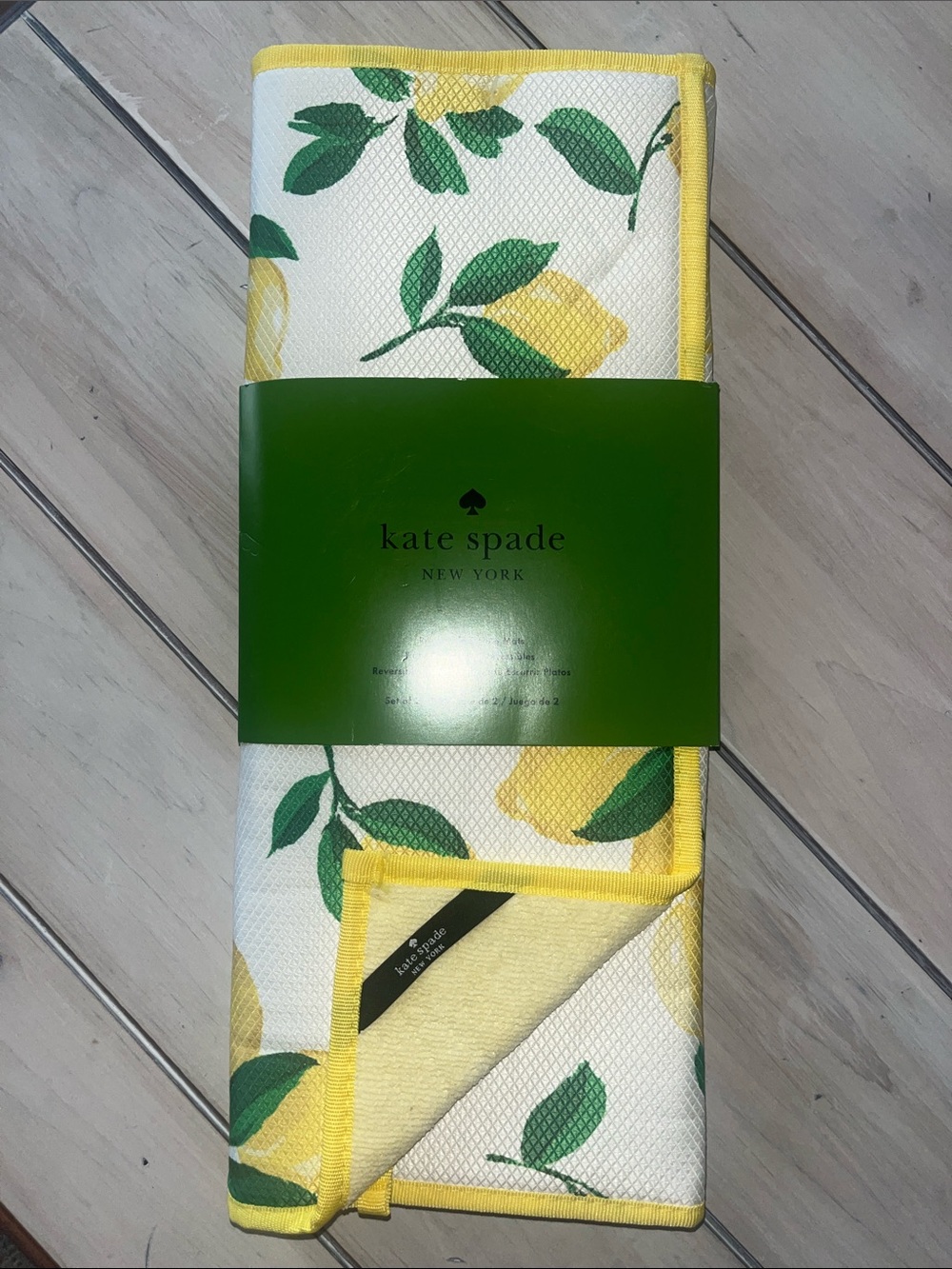 kate spade set of 2 Lemon Print Reversible Drying Mats in Yellow and Green